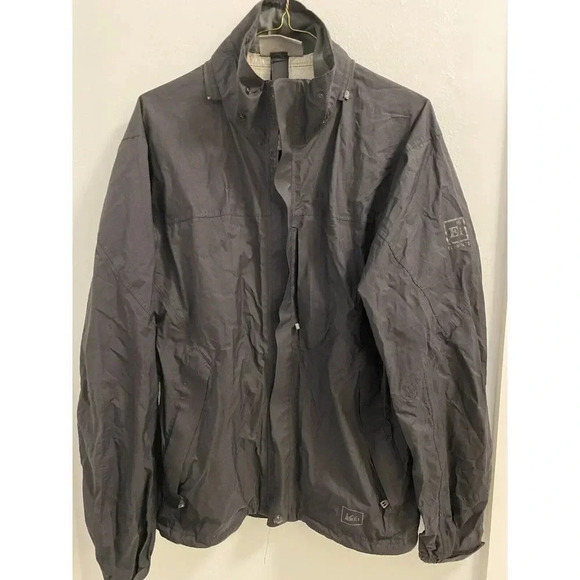 REI ELEMENTS RAIN WATERPROOF WINDBREAKER  - SIZE MEDIUM - GREAT CONDITION - Picture 1 of 9